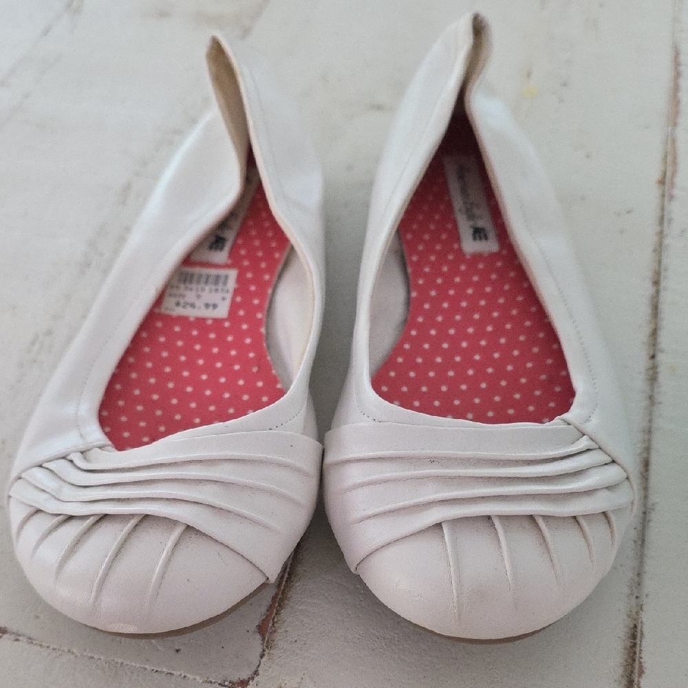 American Eagle Outfitters White Pleated Flats